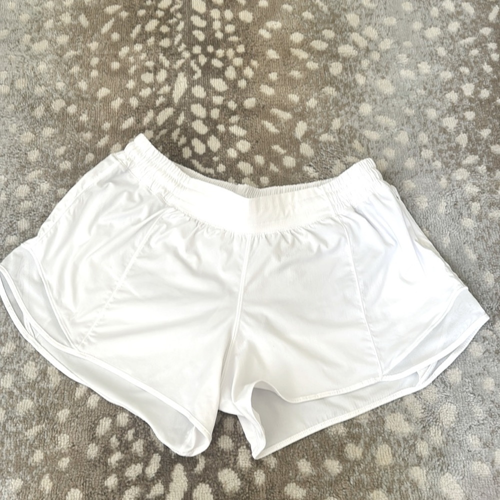 Lululemon HOTTY HOT low rise short